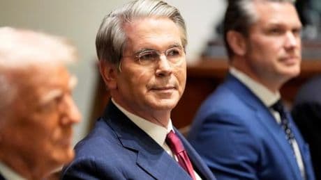 « Agiter l’idée d’une baisse du dollar, gérée par des autorités qu’on aurait forcées à coopérer, c’est jouer avec le feu au-dessus d’une poudrière »