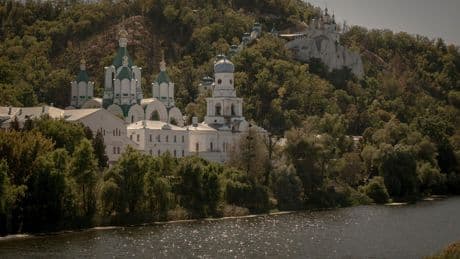 Dans le Donbass, un monastère à nouveau dans la ligne de mire des Russes : le récit de notre envoyée spéciale
