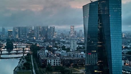E.C.B. Pauses Rate-Cutting Campaign, as Trade Disputes Cloud Outlook