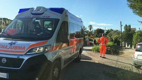 ??Sciacca, perde il controllo dell'auto e investe una famiglia di turisti: tre feriti, gravissima una donna