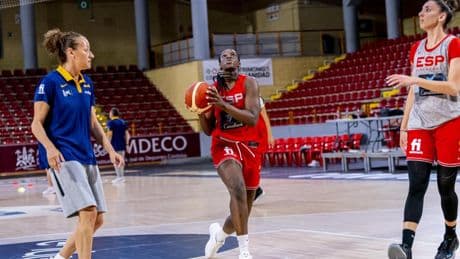 La pívot Lola Pendande, primer fichaje del Spar Girona
