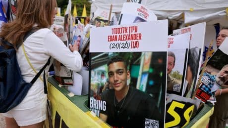 Après la libération d'un otage, Israël reprend ses bombardements à Gaza