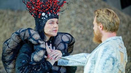 Mythos vor dem Dom: Kampf im Kies - Nibelungen-Festspiele zeigen "See aus Asche"
