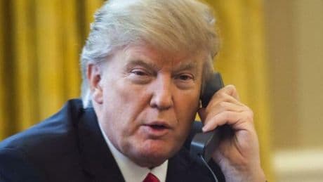 Trump, telefonata di due ore con Putin: «Subito i negoziati per il cessate il fuoco in Ucraina»