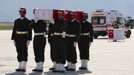Pençe Kilit Bölgesi'nde şehit olan askerlerimiz son yolculuğuna uğurlandı