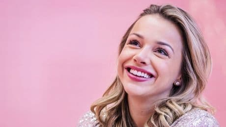 Zangeres Emma Heesters genezen na behandeling baarmoederhalskanker