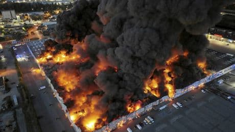 Polonia cierra el consulado ruso de Cracovia y convoca al embajador tras acusar a Moscú de provocar el incendio que destruyó  un centro comercial en Varsovia