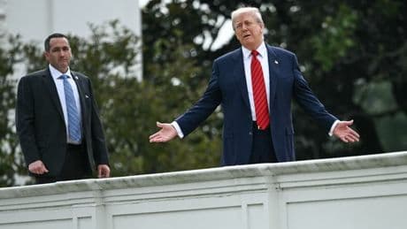 Donald Trump plaisante sur l'installation de "missiles nucléaires" sur le toit de la Maison Blanche