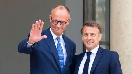Russische Falschinformation: "Es ist nur ein Taschentuch": Deutschland und Frankreich reagieren auf Koks-Gerücht