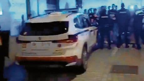 La Ertzaintza investiga a once personas más por el asedio a la comisaría de Azpeitia en julio