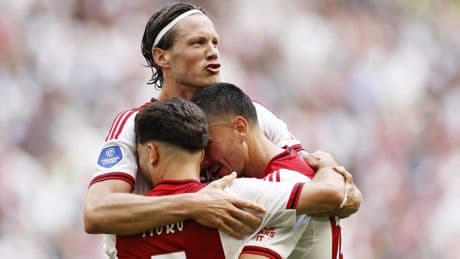 Ajax in seizoensopening met hangen en wurgen langs dapper Telstar