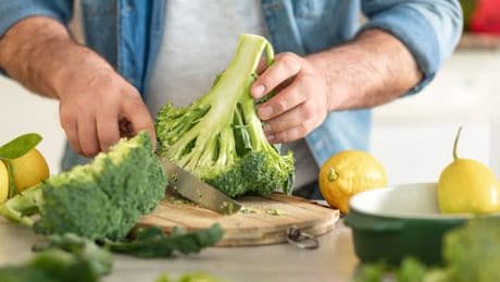 Ni hervido ni al vapor: el truco sencillo para que el brócoli quede crujiente y potenciar su sabor