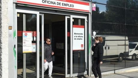 Los dos casos en los que puede compaginarse cobrar el paro del SEPE y una excedencia voluntaria