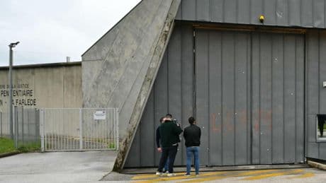 Cars torched in new wave of attacks against French prisons