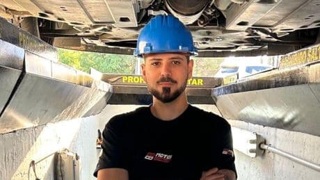 Pedro, trabajador de la ITV: "Mucha gente dice que con esta prueba de la inspección se rompen los coches, pero..."