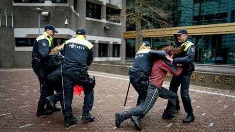 De politie moet demonstraties faciliteren, maar niemand weet precies wat dat inhoudt