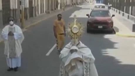 "Leone XIV come Papa Francesco". Il video della preghiera durante il Covid