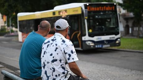 Trotz teurer Jobcenter-Weiterbildung - Nicht mal jeder Zweite wird danach Busfahrer