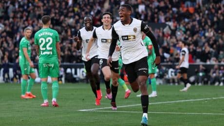Arsenal sign defender Cristhian Mosquera from Valencia