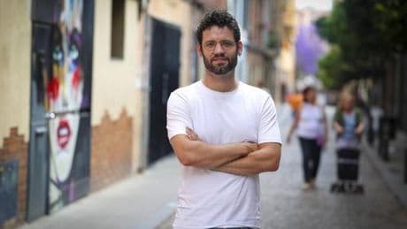 Arià Paco, escritor: "El hombre neurótico es más irritante que sexy"