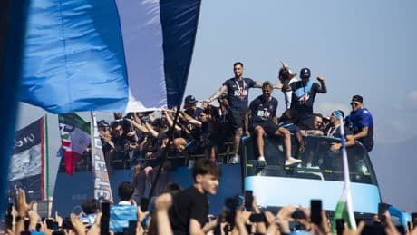 Serie A'yı kazanan Napoli, şampiyonluk turu attı