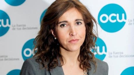 Ileana Izverniceanu, portavoz de la OCU: “Las etiquetas ambientales de la DGT están desfasadas; se da la paradoja de que coches que contaminan más tienen una mejor que otros con menos emisiones”
