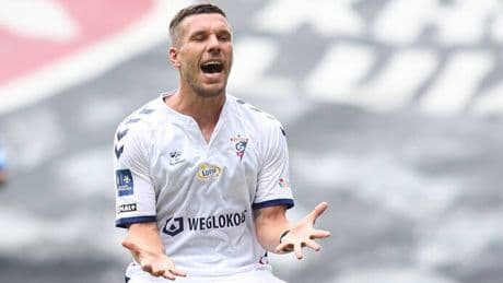 39 yaşındaki Lucas Podolski'den yeni sözleşme