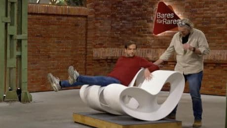 "Bares für Rares": Diese Stühle sind gefährlich: Händler kippt beim Probesitzen fast hintenüber