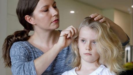 Warning for parents to ‘see a pharmacist’ over head lice outbreak alert ahead of kids going back to school