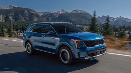 Edmunds three-row hybrid SUV test: Kia Sorento vs Toyota Highlander