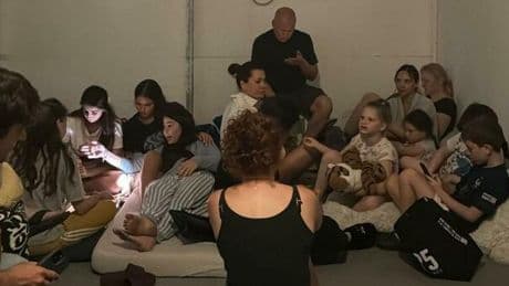 La vita continua sottoterra: nei bunker della guerra anche le feste di compleanno