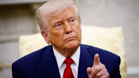 Droits de douane: Donald Trump ouvre la voie à des taxes sur certains minerais et objets électroniques