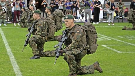 Ein Mittag in Camouflage: So wirbt die Bundeswehr um Football-Fans