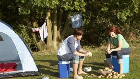 Bammetje pindakaas en aardappelen en liefst ook op hetzelfde tijdstip als thuis: Nederlanders blijken gewoontedieren op vakantie