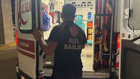 Yanlışlıkla fare zehri içen kız çocuğu, ölüm kalım mücadelesi veriyor