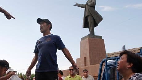 Kyrgyzstan removes towering Lenin statue from second city