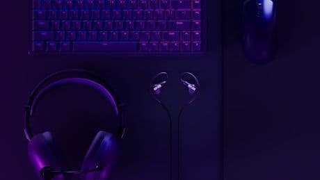 Casque, écouteur, clavier, souris: Sony s'associe à Fnatic pour mieux s'implanter dans l'esport