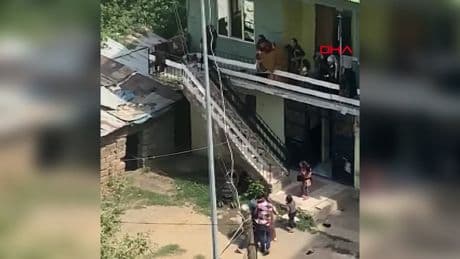 İki aile arasında tekmeli, yumruklu, sopalı kavga!