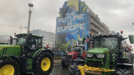 El 'lobby' que coordina el asalto de los tractores a Bruselas