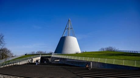 Werknemers TU Delft overwegen vertrek door onveilige sfeer: ‘Het is een gevecht tegen de bierkaai’