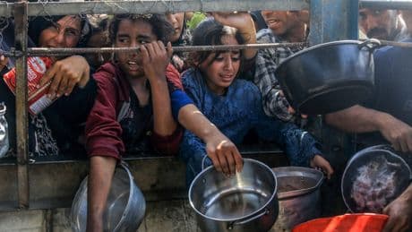 À Gaza, une aide humanitaire au compte-goutte sous les tirs israéliens