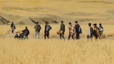 Afganistan'dan vatandaşlarına "geri dönün" çağrısı