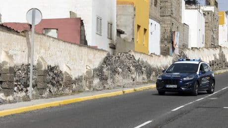 Un burka, un abrazo por la espalda y una enemistad: lo que revela el auto judicial de la menor quemada viva en Canarias