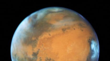 KI entschlüsselt rätselhafte „Wasser-Rinnen“ auf rotem Planeten