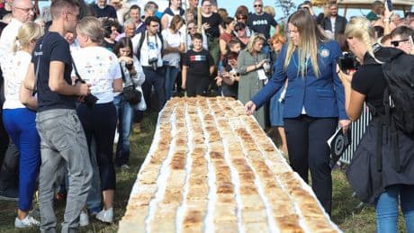 Kroatien: Dorfbewohner backen längsten Strudel der Welt