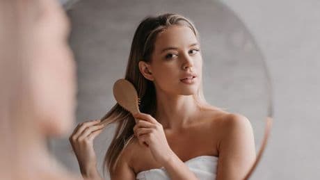 Two pencil trick that will tell you if you look better with short or long hair