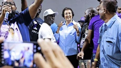 Zes politieke partijen in Suriname zetten handtekening onder regeerakkoord