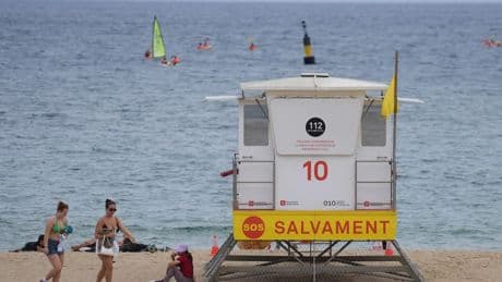 La huelga reduce a la mitad los socorristas en Barcelona durante el primer fin de semana de agosto