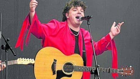Janus Lester, tímido y bailongo en el escenario principal
