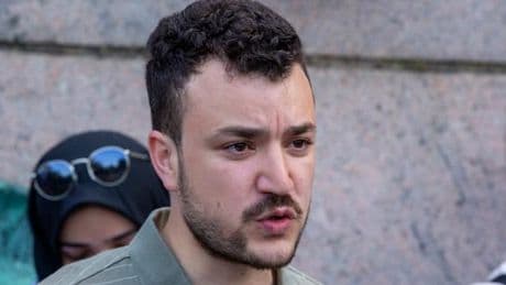Mahmoud Khalil, le militant propalestinien de l’université Columbia, peut rester en détention, estime finalement un juge fédéral
